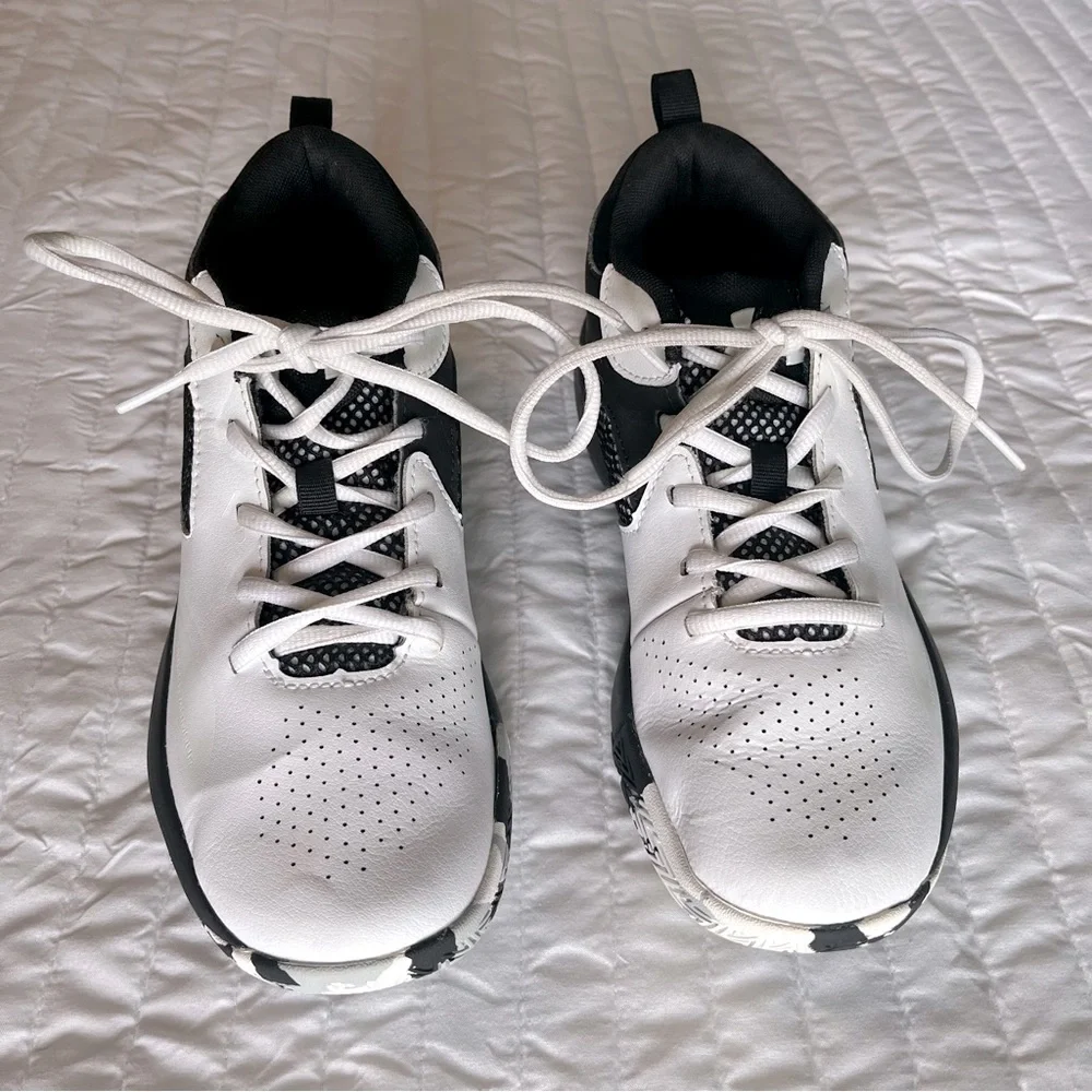 Under Armour Kids Lockdown 5 Basketball Shoe - Picture 2 of 7